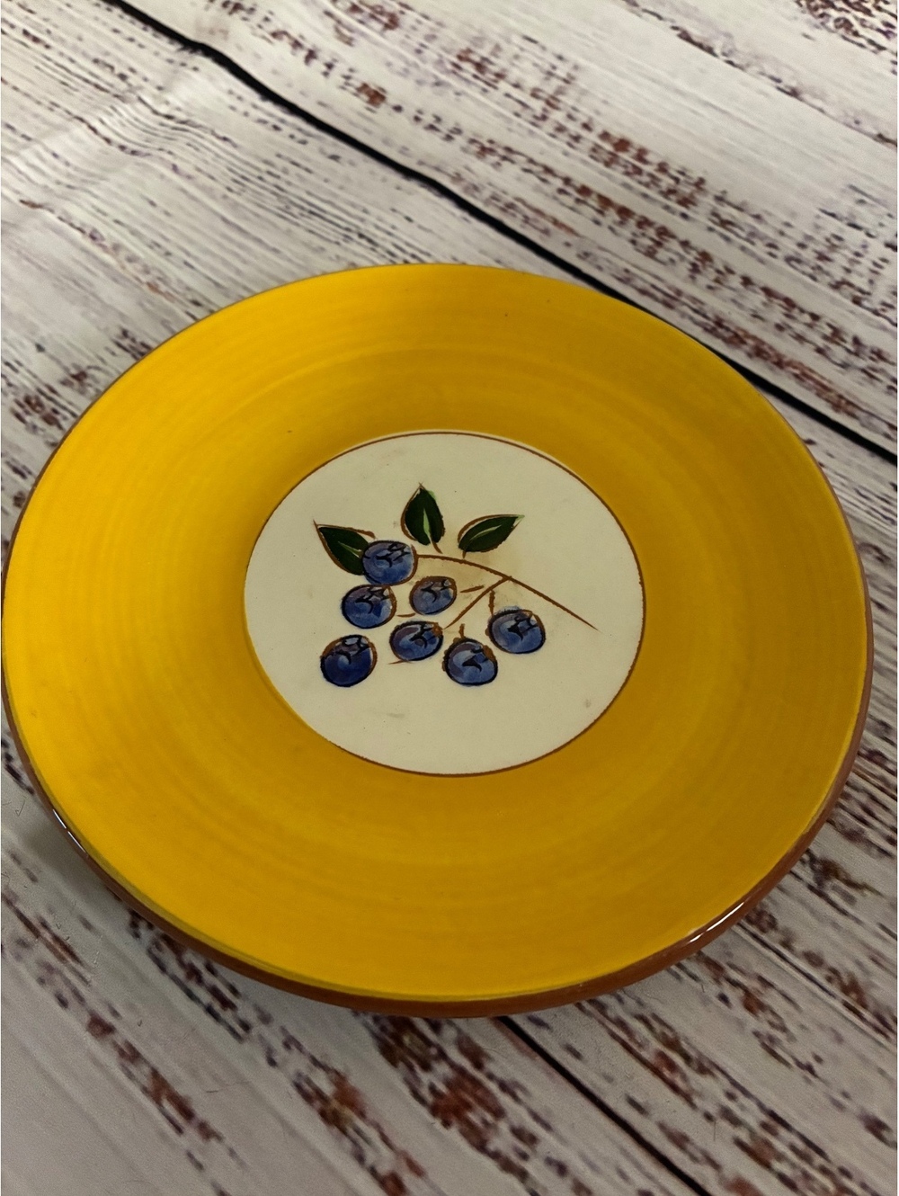 Sarfati Israel yellow plate with blueberry motif